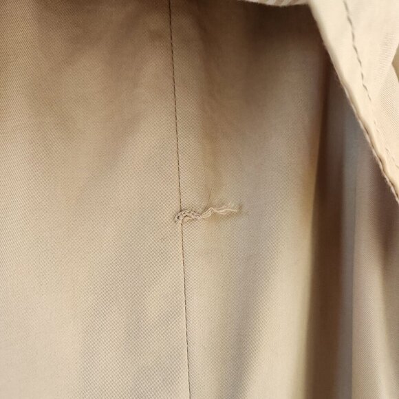 Banana Republic Classic Trench Coat in Medium - Picture 12 of 12